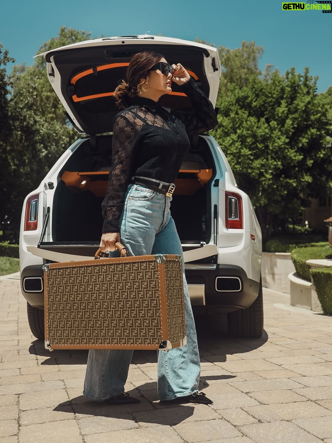 Smile - 1.1K Likes - Outfit Top: @gucci  Jeans: @levis  Shoe: @versace Bag: @fendi  Belts: @fendi @hermes  Earrings:@fendi  Sunglasses: @ditaeyewear  H&M : @mayoomagic  Stylist: @hanlin_official 📸: @thisisshein