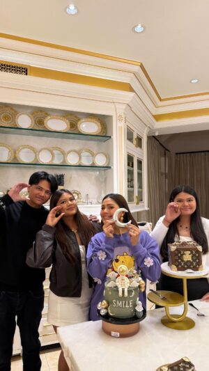Smile Instagram - Birthday celebration with my family ❤️