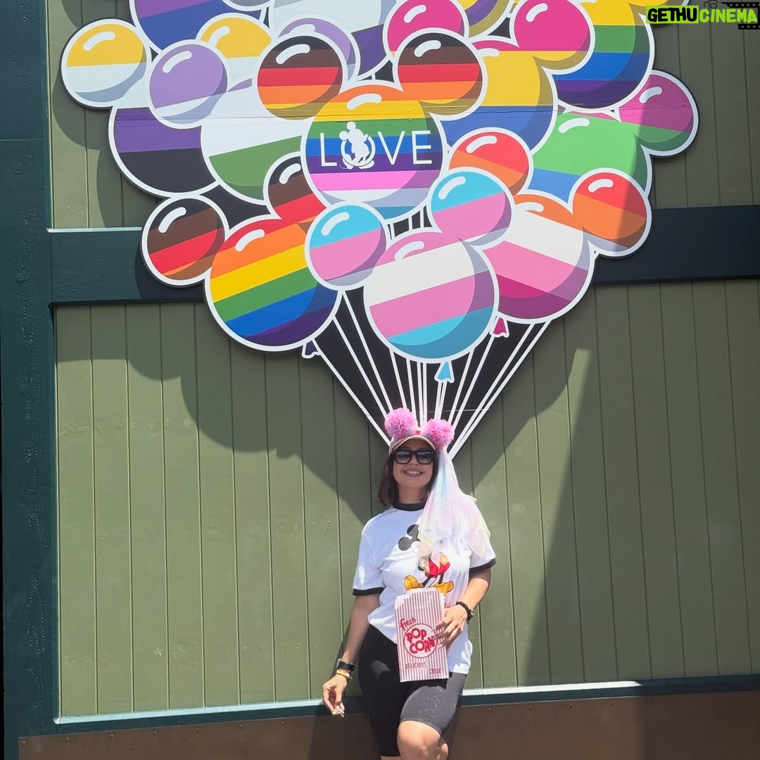 Smile - 1.5K Likes - VIP tour at Disney World! Best tour guide we’ve had in our Disney history. Rain or shine, we made the most of every ride! #disney #disneyworld #disneyvip #orlando