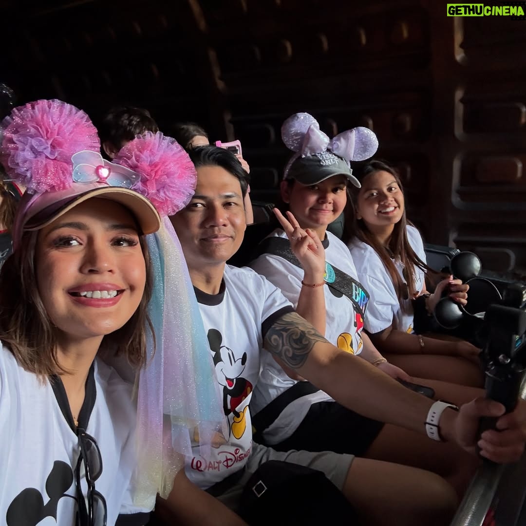 Smile - 1.5K Likes - VIP tour at Disney World! Best tour guide we’ve had in our Disney history. Rain or shine, we made the most of every ride! #disney #disneyworld #disneyvip #orlando