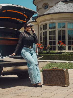 Smile Instagram - Outfit Top: @gucci Jeans: @levis Shoe: @versace Bag: @fendi Belts: @fendi @hermes Earrings:@fendi Sunglasses: @ditaeyewear H&M : @mayoomagic Stylist: @hanlin_official 📸: @thisisshein