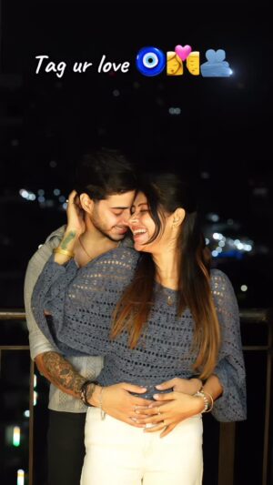 Smriti Rajput Instagram - Chaahe Badle Mausam Tum Nahin Badalna…👩❤️💋👨🫂🫶 @addy___04