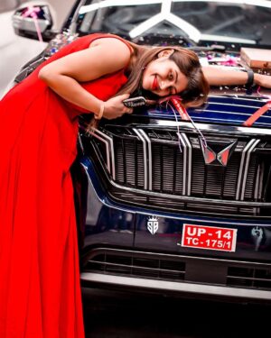 Smriti Rajput Instagram - first self earned ❤️🚘mine baby thnkew so much my insta family nd meri mumma papa ap sabki ki wajhse aj m yha tk pouchi hu n❤️
edit / @shuaib_baba._ #cute #trending #viral #share #smritians #love #dress #dream #perfect #success #instagood #insta #smile #blessed #❤️
