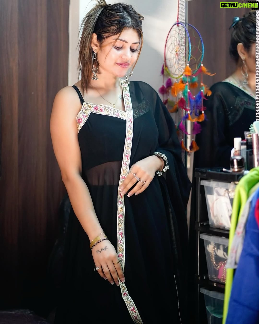 Smriti Rajput - 82.1K Likes - 🖤 MY SMILES 😇BEGIN WITH YOU🫵🏻🥰🙈#cute #trending #viral #smile #style #love #dress #dream #perfect #couplegoals #romantic #adriti #foryou #explore #instagood #newpost #location #smritirajput1137 #❤️