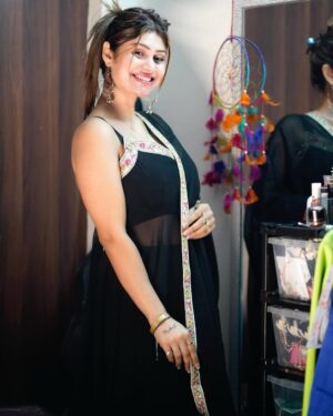 Smriti Rajput Instagram - 🖤 MY SMILES 😇BEGIN WITH YOU🫵🏻🥰🙈#cute #trending #viral #smile #style #love #dress #dream #perfect #couplegoals #romantic #adriti #foryou #explore #instagood #newpost #location #smritirajput1137 #❤️