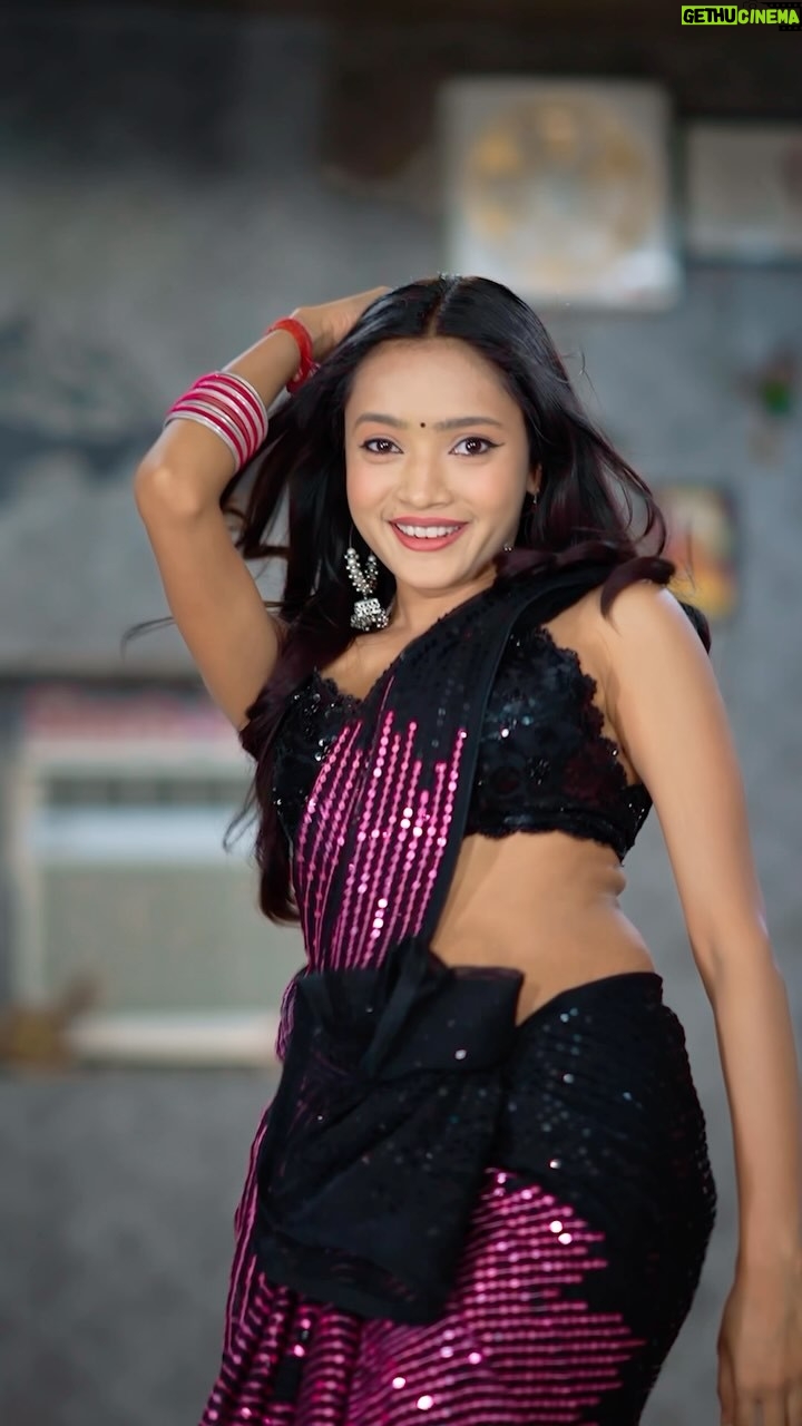 Sneha Savita - 51K Likes - Aisi Waisi Mai Nhi Raja🙈💕

📸: @mayank_savita_ @official_divakargarg07 

#snehu 
#yerooprangmera🌸 #trend #viral #dance #dancereels #saree #look #expression #explorer #explore #girl