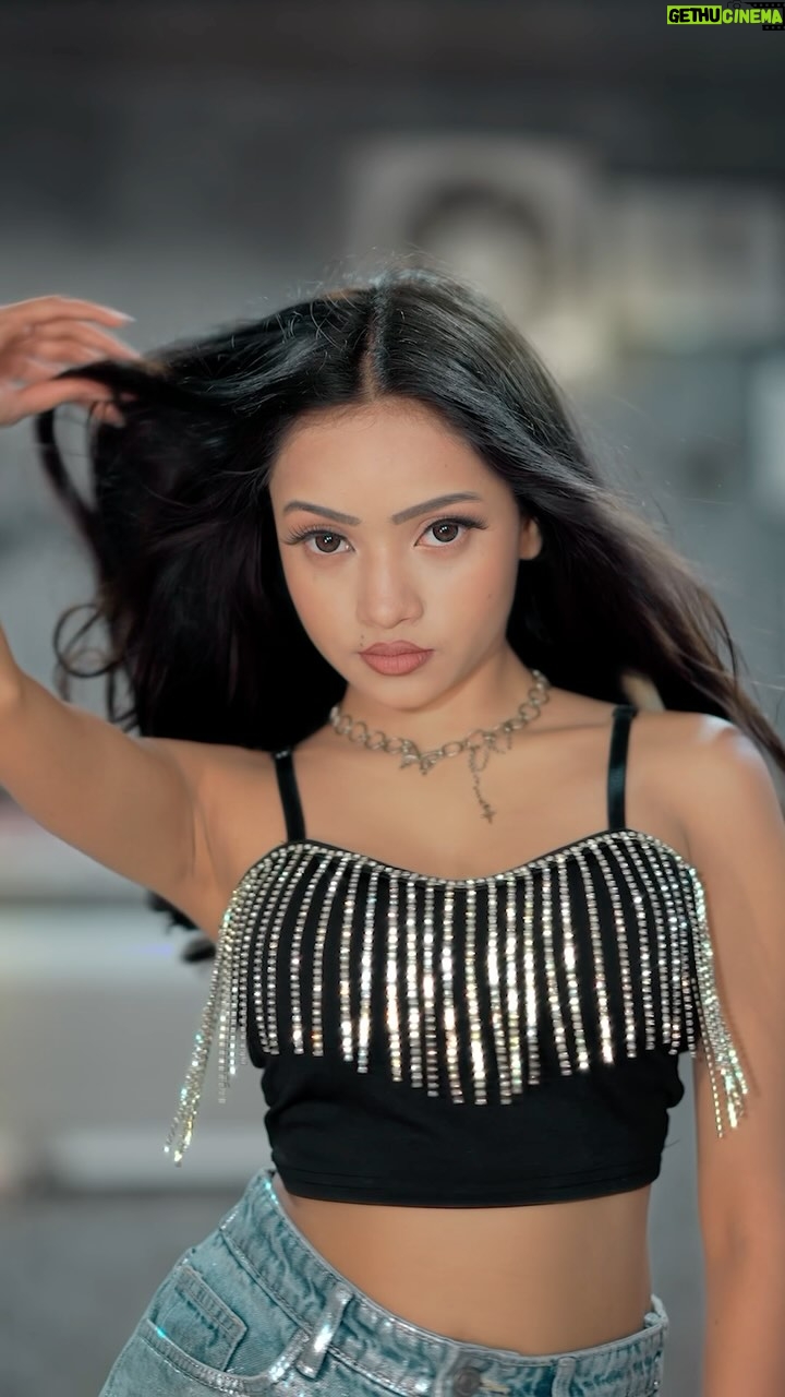 Sneha Savita - 60K Likes - I also followed the Latina Makeup🤎 trend and I’m obsessed✨🙈

📸: @mayank_savita_  @official_divakargarg07 

#latinamakeup #snehu 
#latina #look #latinamakeuptrend #viral #transition #trendingreels #makeup #explorepage #makeup #new #indian