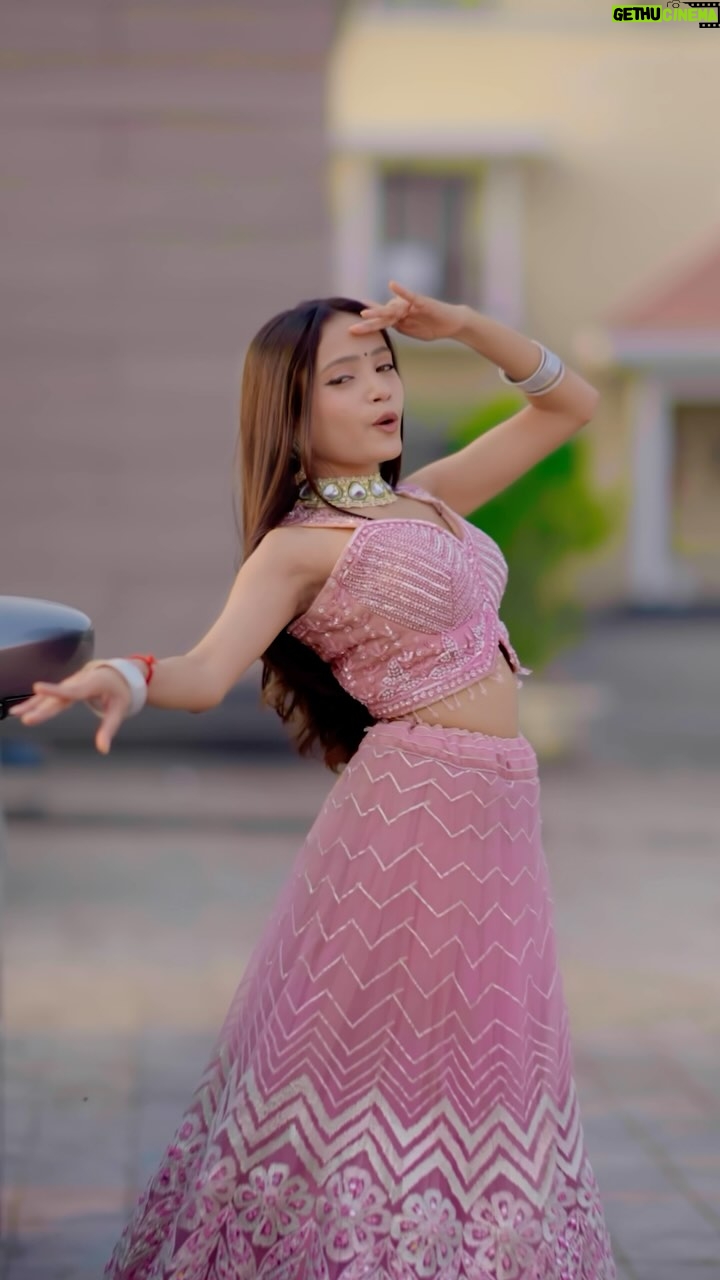 Sneha Savita - 104.7K Likes - Kaise Kaise Hote Hai Ye 👀 💓 wale🤨

👗/ jwellery : @nancy_n_studio 

📸 : @mayank_savita_ 

#kaisekaisehotehaiyedekhodilwale #viral #weddingsong #lehenga #wedding #look #explore #explorepage #trending#trendingnow #oldsongs #bollywood #bollywoodsongs