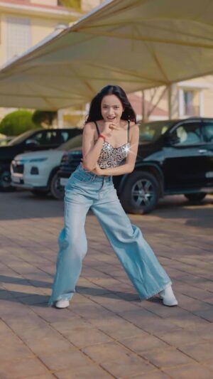Sneha Savita Instagram - what did you like??
Choreo by : @snehuuuu_0301 šš»āāļø
šø : @mayank_savita_
#snehu
#trendingreels #viral #osajna #dancer #dancereels #explore #trend #badshah #newsongs