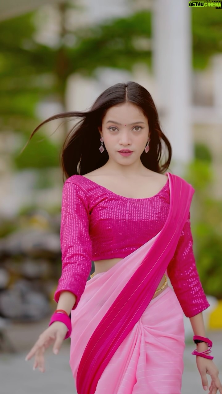 Sneha Savita - 57.1K Likes - Adaaa😉🩷

📸 : @mayank_savita_ ✨

#snehu 
#transition #trendingreels #remix #remixsong #trendingnow #look #ada #garammassala #girl #explore #explorepage #gulabisadi #fashion #cute #reels #fyp