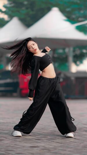 Sneha Savita Instagram - Tha Kar Kešš¤
šø: @mayank_savita_
šŗ: @sagar_chand78
#thakarke #snehu
#dance #dancereels #steps #trendingreels #look #explorepage #viral #newsong #hooksteps
