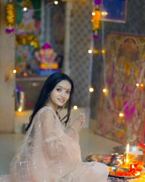 Sneha Savita Instagram - Wishing everyone a very Happy Diwali šŖ āØ
#diwali #diwalispecial #diwali2024 #diwalidecorations #diwalireels #diwaligifts
#happydiwali #diwali #transition #dekhonadekhonazulfose #explore #trendingreels #trend #explorepage #viral #cute #newsong #diwalioutfit