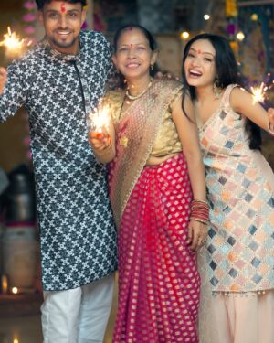 Sneha Savita Instagram - Wishing everyone a very Happy Diwali šŖ āØ
#diwali #diwalispecial #diwali2024 #diwalidecorations #diwalireels #diwaligifts
#happydiwali #diwali #transition #dekhonadekhonazulfose #explore #trendingreels #trend #explorepage #viral #cute #newsong #diwalioutfit
