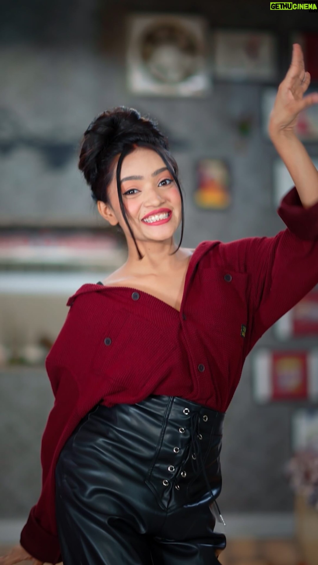 Sneha Savita - 53.3K Likes - Jugnii 👀 ♥️ 

📸: @mayank_savita_ 

#snehu 
#jugni #newsong #dance #dancereels #explore #explorepage #cute #steps #viral #look #girl #outfit #trendy #reels
