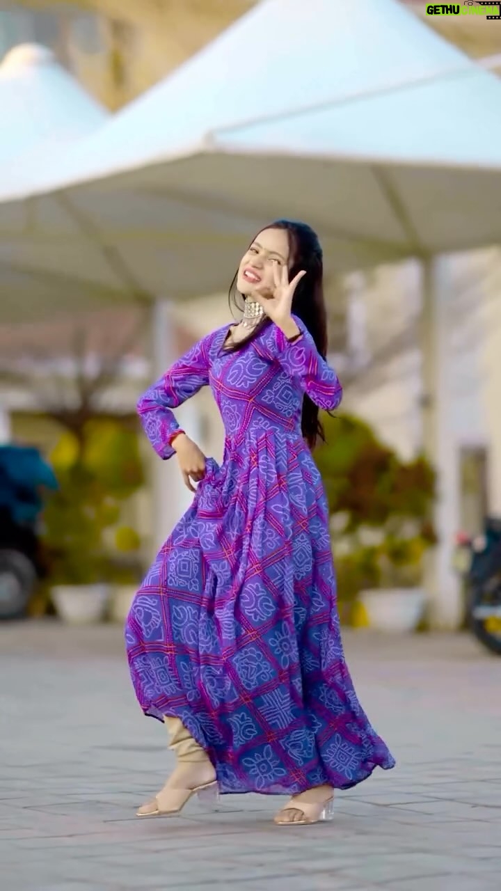 Sneha Savita - 154.5K Likes - Tino Majedaar Se…….😉🦋

📸 : @mayank_savita_ ✨

## #trending #merisaaske #merisaskepanchputarthe #merisaasketeenbete #dance #dancereels #dancechallenge #look #facetracking #explore #explorepage