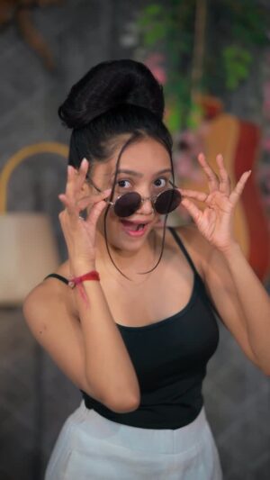 Sneha Savita Instagram - Donāt blink, you might miss itšš
@sanjurathod07 @isha__malviya
šø: @mayank_savita_ š„
#shaky
#newsong #trending #viral #explore #marathisong #marathi #look #dance #dancereels #girl #saree #trendingreels #trend #explorepage