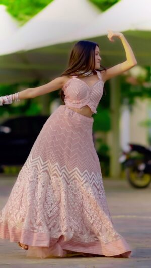 Sneha Savita Instagram - Hayee Mai Marjawaaašš
š: @nancy_n_studio
#snehu
#bolechudiyan #hayemainmarjawan #wedding #weddinglook #lehanga #trend #trendingreels #viral #explore #cute #weddingdress #weddingwear