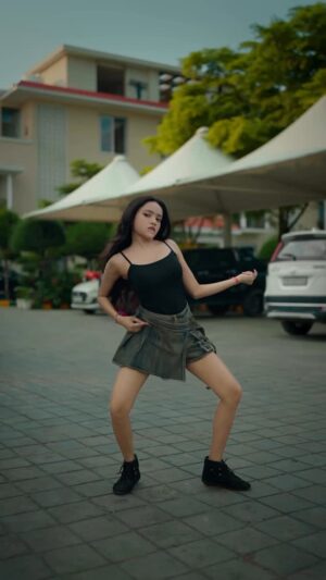 Sneha Savita Instagram - @gururandhawa ji viral krdoš
Dc : @yasshkadamm
#azul #snehu
#dance #trendingreels #viral #explore #gururandhawa #explorepage #fyp #newsong #azuldance #viralreels