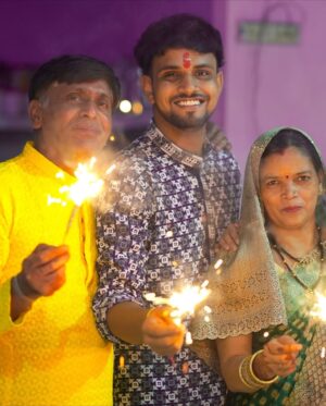 Sneha Savita Instagram - Wishing everyone a very Happy Diwali šŖ āØ
#diwali #diwalispecial #diwali2024 #diwalidecorations #diwalireels #diwaligifts
#happydiwali #diwali #transition #dekhonadekhonazulfose #explore #trendingreels #trend #explorepage #viral #cute #newsong #diwalioutfit