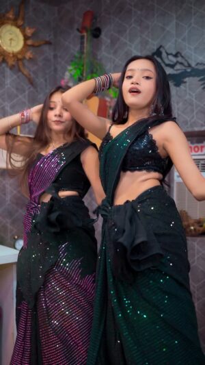 Sneha Savita Instagram - O Aithey Aaššø
@shrutiagarwal11214 š
#aitheyaa #bollywood #trend #viral #steps #girls #dance #dancereels #explorepage #trend #trendingsongs #trendingreels #fyp