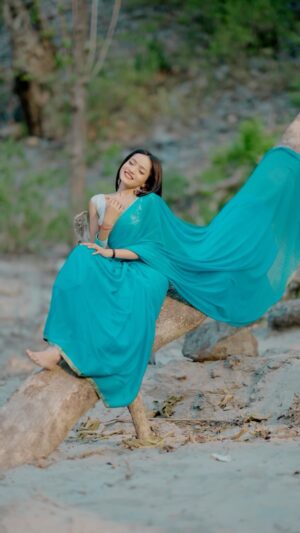 Sneha Savita Instagram - Guess The Movie Nameš©µ
šø : @mayank_savita_
š§ : @my_name_is_govind_
#snehu
#surajhuamaddham #trend #rishikesh #trendingreels #look #explore #srk #oldsongs #oldsong #mountain #saree #sareeinpahad #rishikeshvibes #vibe #girlssaree