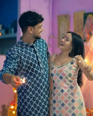 Sneha Savita Instagram - Wishing everyone a very Happy Diwali šŖ āØ
#diwali #diwalispecial #diwali2024 #diwalidecorations #diwalireels #diwaligifts
#happydiwali #diwali #transition #dekhonadekhonazulfose #explore #trendingreels #trend #explorepage #viral #cute #newsong #diwalioutfit