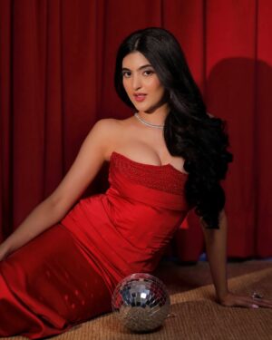 Snigdha Helenite Instagram - No rain
No flowers🥀

Shot by @architshootera 
Wearing @rabiyasavlaniofficial 
Makeup @glamupbyharshita 
Hair @sagar_hairstylist_official 
Jewellery @chinar_jewels 
Location partner @amaya.studios 🌷

#photoshoot #red #dress #pose