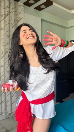 Snigdha Helenite Instagram - All things colorful🎨🔫

#holi #holidayparty #grwm #colorful