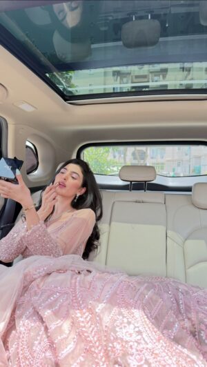 Snigdha Helenite Instagram - Omg 😍 this outfit is such a mood
@sidhaarthanddisha 

#OutfitInspo #SpottedLook #DishaVibes