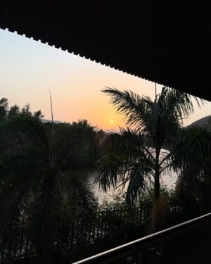 Snigdha Helenite Instagram - Chasing sunsets and good lighting. Priorities🌻🥰

#RadissonBluKarjat  #SeeYouAtRadissonBluKarjat