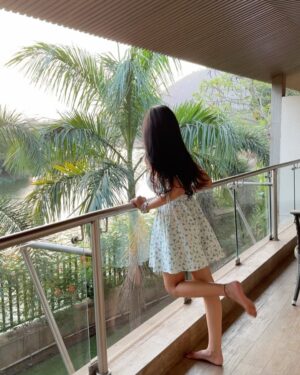Snigdha Helenite Instagram - Chasing sunsets and good lighting. Priorities🌻🥰

#RadissonBluKarjat  #SeeYouAtRadissonBluKarjat