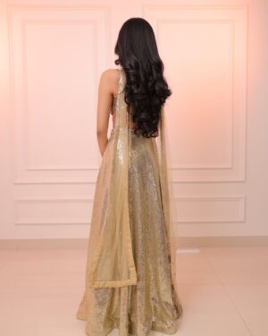 Snigdha Helenite Instagram - Can never say no to a gold lehenga☺️ @rabiyasavlaniofficial 

Jewellery @chinar_jewels 
Location @amaya.studios 🌷