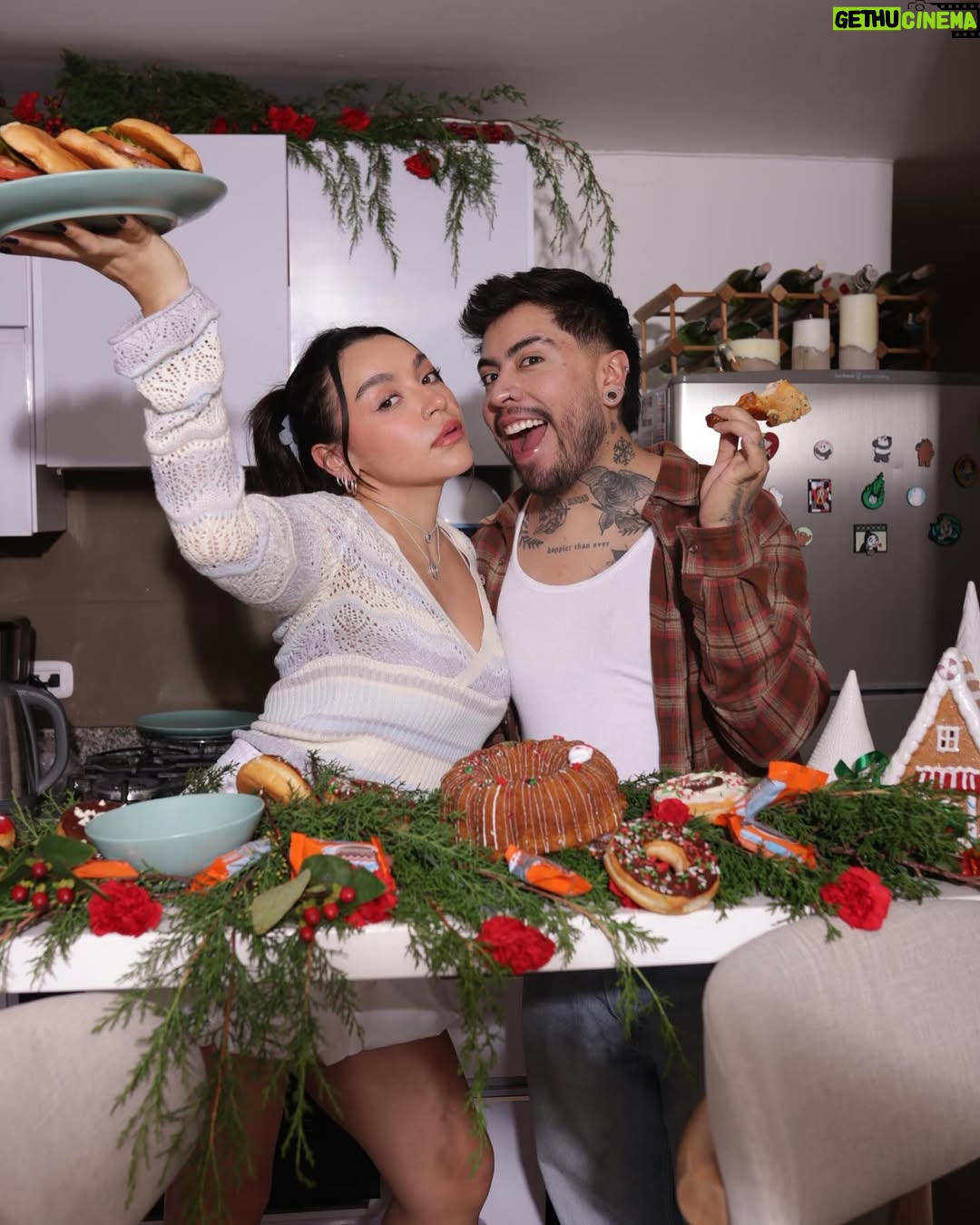 Sofia Castro - 233K Likes - Feliz navidad para todos ustedes yingol bel yingol bel yingol modafoka, de nuevo papi arca dándote lo que te toca 😍
