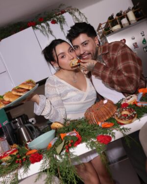Sofia Castro Instagram - Feliz navidad para todos ustedes yingol bel yingol bel yingol modafoka, de nuevo papi arca dándote lo que te toca 😍