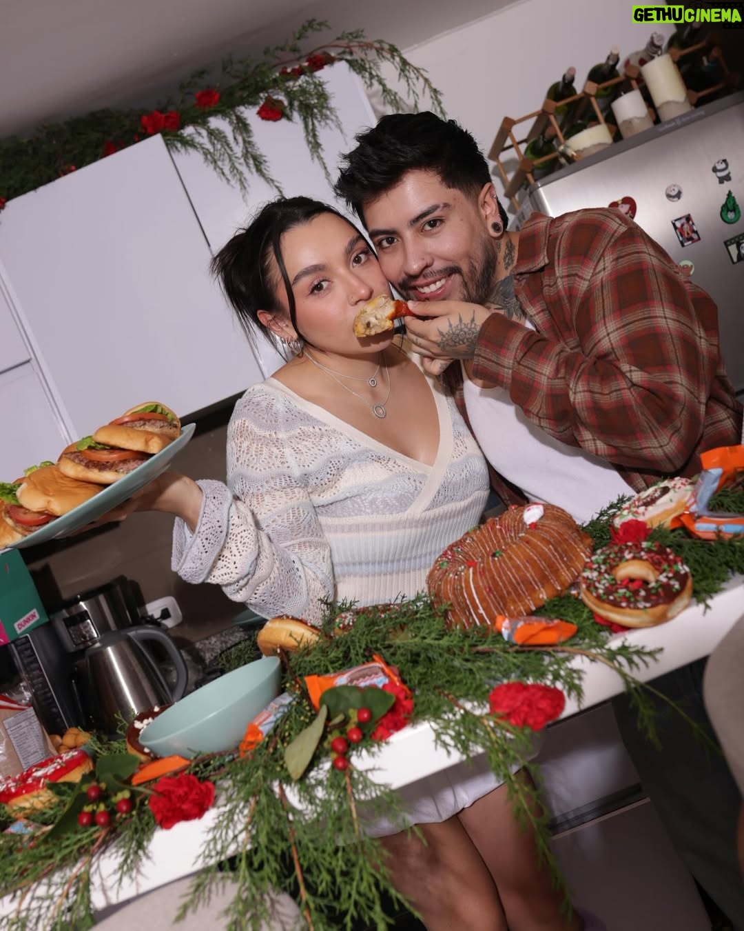 Sofia Castro - 233K Likes - Feliz navidad para todos ustedes yingol bel yingol bel yingol modafoka, de nuevo papi arca dándote lo que te toca 😍