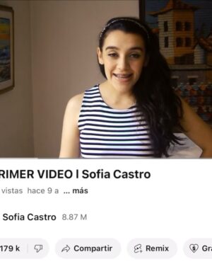Sofia Castro Instagram - DespuĆ©s de 9 aƱos, una cirugĆa de mandĆbula, miles de hablados, maƱas, caĆdas, subidas, ortodoncia, cambios de estilo, colores en el pelo, amigos, novios, ringuito, clĆnica psiquiĆ”trica, odiarme, cuestionarme y amarme, y ahora sacando mi mĆŗsica!!!!!!! AQUĆ SEGUIMOSš