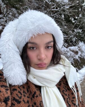 Sofia Castro Instagram - Y como hoy es el cumpleaños de mi mamá @frikitravelmx la llevo a hacer su plan favorito del mundo, ver macacos en Japón, claro que si como de que no ❤️🐒🌨️