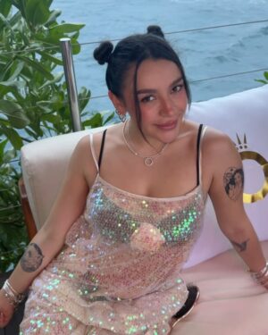 Sofia Castro Instagram - Un poco de modelaje, un poco de rostro, un poco de retención de lĆquidos, un poco de mujeres hermosas, un poco de joyerĆa, un poco de parejas aspiracionales, un poco de lĆ”grimas, un poco de animales salvajes, un poco de relajación, un poco de consejerĆa, un poco de bikini, un poco de nuevas amistadesšššš