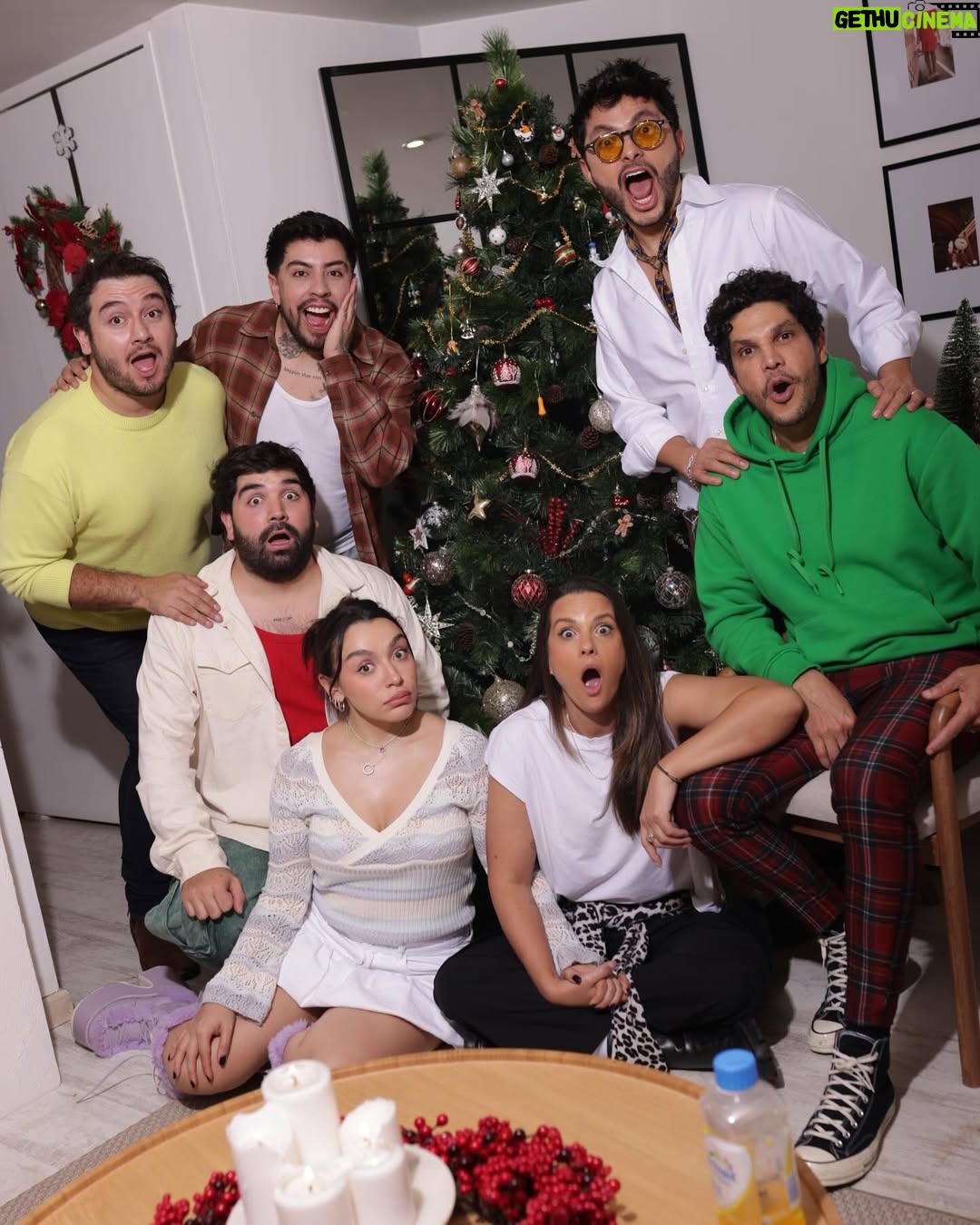 Sofia Castro - 233K Likes - Feliz navidad para todos ustedes yingol bel yingol bel yingol modafoka, de nuevo papi arca dándote lo que te toca 😍