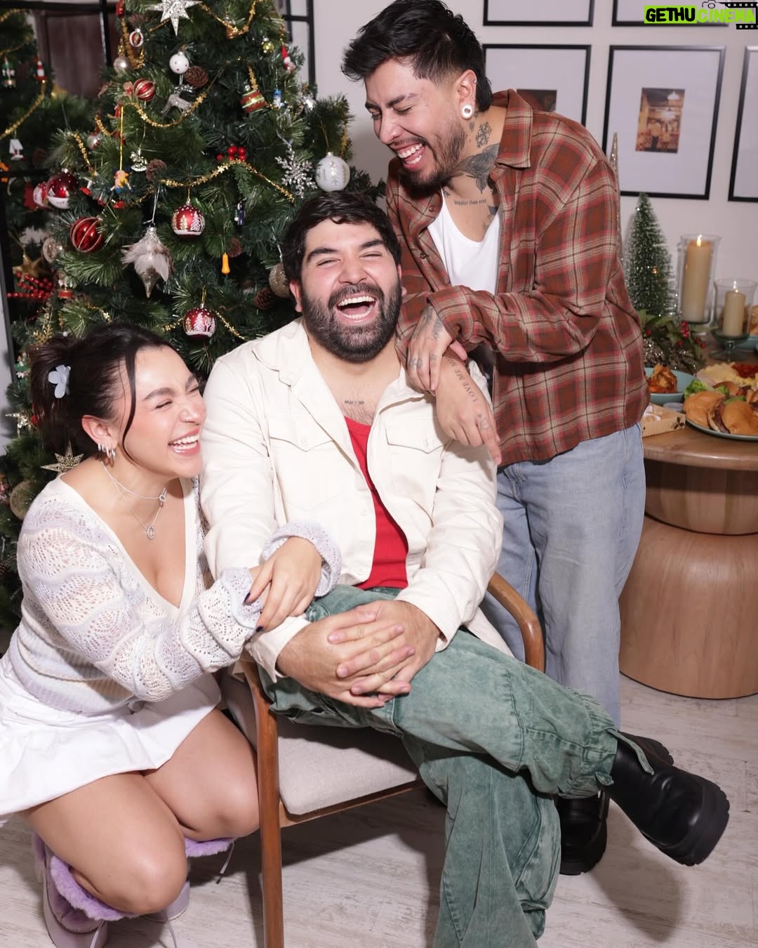 Sofia Castro - 233K Likes - Feliz navidad para todos ustedes yingol bel yingol bel yingol modafoka, de nuevo papi arca dándote lo que te toca 😍
