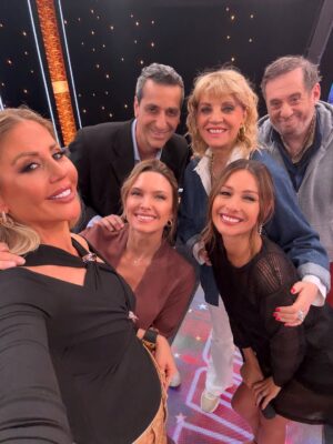 Sofía Zámolo Instagram - JURADO en los 8 escalones 🎤🎖️
Hair&📷 @conradoereyra
👗 @desebia
👕👖 @partemiaoficial
St @natcecchinato
@ls_loly