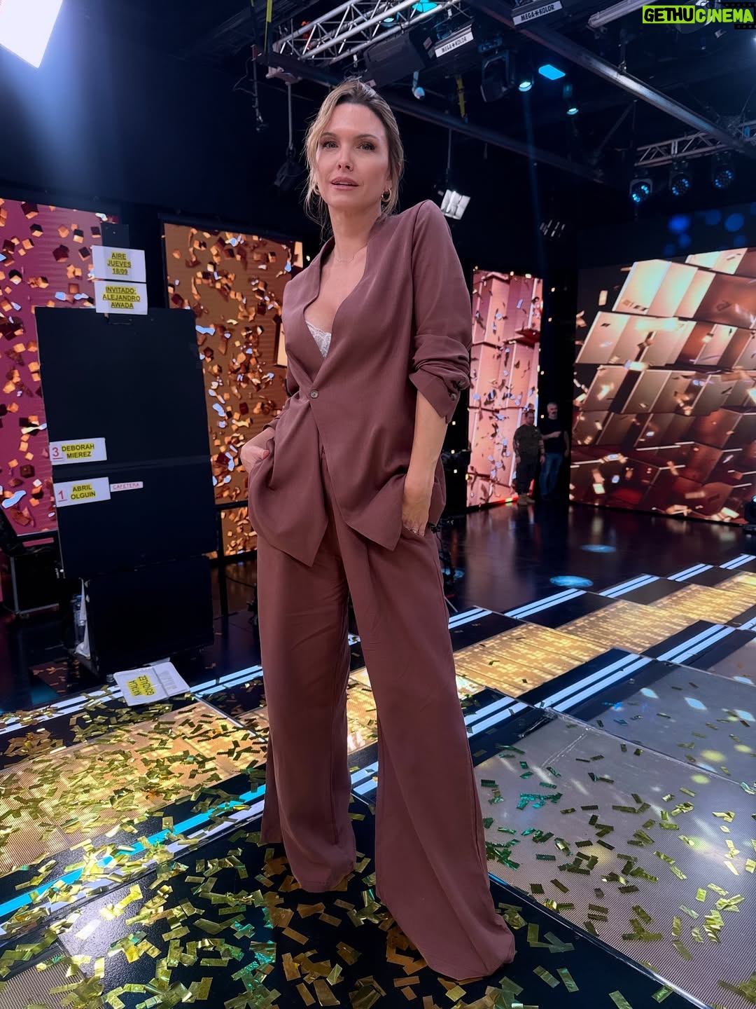 Sofía Zámolo - 3 Likes - JURADO en los 8 escalones 🎤🎖️
Hair&📷 @conradoereyra 
👗 @desebia 
👕👖 @partemiaoficial 
St @natcecchinato 
@ls_loly