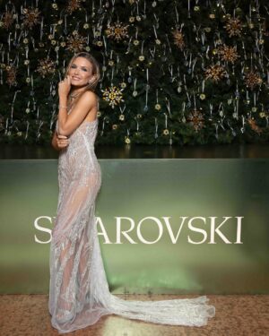 Sofía Zámolo Instagram - Hoy encendimos el🎄 más lindo de todo Buenos Aires, hecho por Swarovski 💎, lleno de estrellas de cristales hecho con más de 8 mil cristales, en Galerías Pacifico ! Fue impresionante, una tarde a puro brillo!!! ✨✨✨
@swarovski_argentina
@gabrielsafirsztein
