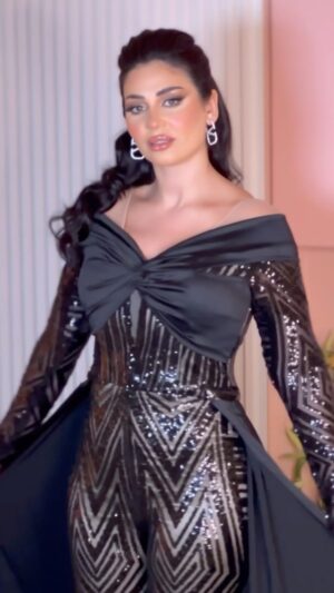 Somoud Alkandari Instagram - اللوك كامل بصالوني ميك اب وشعر
والتصوير تصوير تليفون بدون اي تعديل على الميك اب او الالوان ماشاء الله 🤍
MAKEUP & HAIRSTYLIST
@somoudbeautysalon
DESIGNER
@blanco_elegante
VIDEO TAKEN BY
@photo3een88