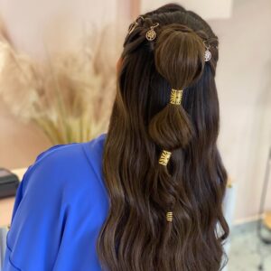 Somoud Alkandari Instagram - تساريح رمضانيه وبكجات مسوينها للامهات وبناتهم تينننن 🌙🔥
@somoudbeautysalon
@somoudbeautykids