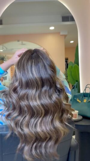 Somoud Alkandari Instagram - صبغه وويفي بصالون صمود بيوتي 🤍
@somoudbeautysalon