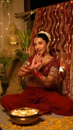 Somya Daundkar Instagram - मोहे रंग दो लाल! ♥️🪷
Had Fun Choreographing this🙈
🎥 @doll.daundkar