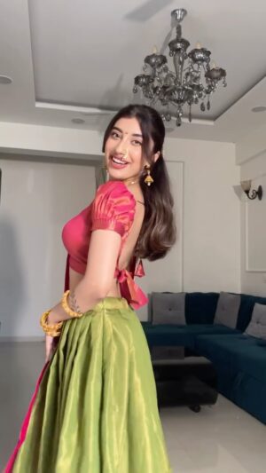 Somya Daundkar Instagram - Getting ready for Cuteeee Bappa💗