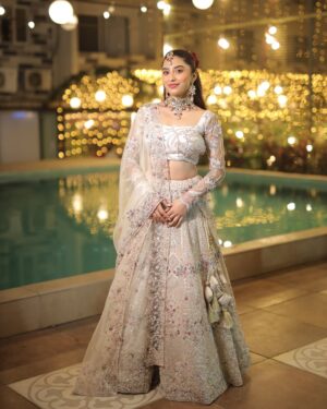 Somya Daundkar Instagram - Soft Bollywood moment💗 Twirling in joy✨
Captured by @vb_bagde_mr.photographer