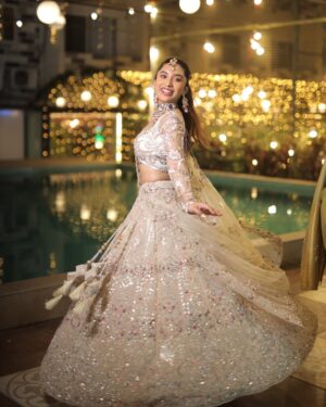 Somya Daundkar Instagram - Soft Bollywood moment💗 Twirling in joy✨
Captured by @vb_bagde_mr.photographer